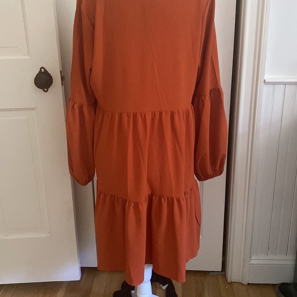 Orange V-neck dress - Picture 2 of 2